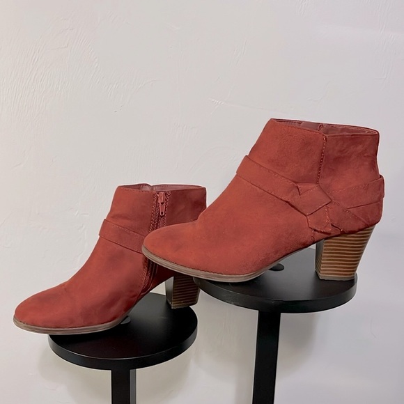 City Classified rust colored ankle boots, size 8. - Picture 1 of 13